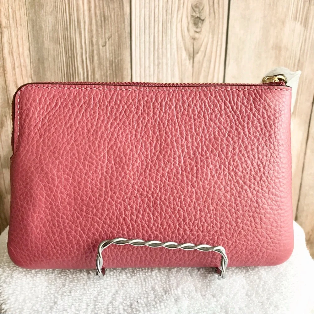 🆕 Coach Horse and Carriage Corner Zip Wristlet